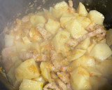 Foto del paso 3 de la receta: Patatas con pimientos y panceta a la cazuela