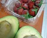 Foto langkah ke 1 dari resep 1. Smoothies Avocado & Strawberry.