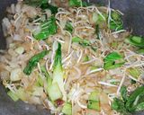 Foto langkah ke 4 dari resep Kwetiau Goreng Yummy.
