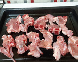 Foto del paso 2 de la receta: Chuletitas de cordero con fritada de pimiento y cebolla