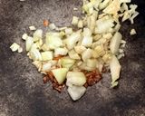 Foto langkah ke 2 dari resep Nasi Goreng Sosis.