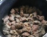 Foto del paso 2 de la receta: Carne al ajillo con vino tinto y arroz