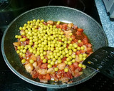 Foto del paso 4 de la receta: Huevos a la Flamenca. 💃