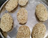ম্যাগি উইথ এগ ললিপপ রেসিপি ধাপ - 4 ছবি