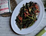 Foto langkah ke 3 dari resep Tumis Kangkung Saus Tiram.