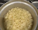 صورة لخطوة 1 من وصفة باستا بالسبانخ والدجاج 🍝