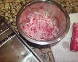 Foto del paso 1 de la receta: Ensalada de rábanos largos con agua de azahar