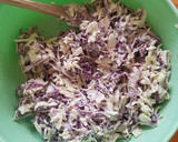 Foto del paso 2 de la receta: Ensalada de col con aderezo de tahini y yogurt
