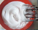 Hình bước làm 4 của món Bánh bông lan hấp