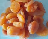 A picture of step 1 of Apricot chutney.