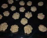 A picture of step 7 of Butter flower cookies.