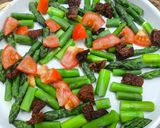 Krémes tepsis spárga mézes-mustáros csirkével és parmezsánnal recept fázis 4 fotója