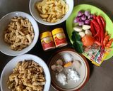 Foto langkah ke 1 dari resep 48. Sambal Goreng Merah Tahu, Tempe, dan Kentang.