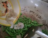 Foto langkah ke 3 dari resep Baby buncis tumis udang saus xo.