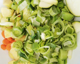 Foto del paso 1 de la receta: Puré con verduras 🥗