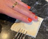 Pas rețetă Pernuțe crocante și rapide umplute cu brânză halloumi, mărar și brânză feta 3 fotografie