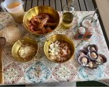 Foto del paso 2 de la receta: Arroz con Vieiras, Gambones y calamares 🦑🍤
