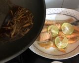 Hình bước làm 3 của món Lườn cá hồi áp chảo sốt chanh