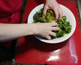 Foto del paso 6 de la receta: Chips de kale sabrosos, saludables y fáciles de preparar
