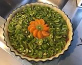Une image de l'étape 8 de Tarte aux kiwis, mandarine, pêches et rhubarbe (pâte brisée sucrée à l'huile de tournesol).