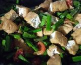 Foto langkah ke 4 dari resep Tumis genjer tahu udang.