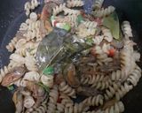 Foto langkah ke 6 dari resep Spiral Macaroni Kerang Saus Tiram.