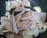 รูปขั้นตอนการทำที่ 1 ของ ปลาหมึกผัดไข่เค็ม
