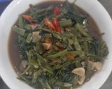 Foto langkah ke 3 dari resep Tumis Kangkung Simpel.