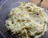 Foto del paso 2 de la receta: Puré duquesa con salsa de queso