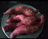 A picture of step 1 of Sweet potato peanut chat.