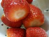 "Ανάποδη" Τούρτα φράουλας χωρίς ψήσιμο με τυρί μασκαρπόνε και γι