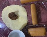 صورة لخطوة 2 من وصفة معمول رولات التمر 🫔