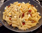 Foto del paso 8 de la receta: Ensalada de pasta con queso feta, tomates cherry y espárragos blancos 😋😋😜