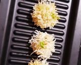 A picture of step 6 of Chicken Flower Dumplings.