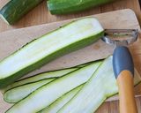 Une image de l'étape 1 de Tagliatelles de courgettes et bolognaise végétale.