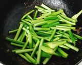 Hình bước làm 4 của món Thịt gà xào hoa tỏi/ngồng tỏi