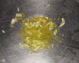 A picture of step 1 of Chicken mulakittath.