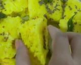 A picture of step 10 of Gujarati Yellow Dhokla.