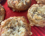 Foto del paso 13 de la receta: Rollitos de hojaldre con tres quesos y pera