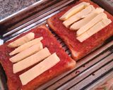 Foto del paso 2 de la receta: Pizza express de pan lactal c/ rúcula