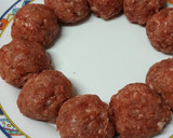 Foto del paso 2 de la receta: Bolitas de carne picada!