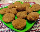 A picture of step 6 of Urad dal pinni.