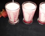 A picture of step 3 of Gulkand Shake.