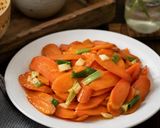 Foto langkah ke 5 dari resep Wortel Tumis Bawang Putih.