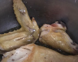 Foto del paso 2 de la receta: Arroz en paella,de pollo, ajos tiernos y habas, de la iaia Teresa