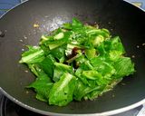 Foto langkah ke 5 dari resep Tumis Kubis Buncis Jamur.