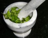 Foto del paso 2 de la receta: Festival de Pestos: 1 de albahaca tradicional