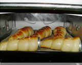 Hình bước làm 3 của món Cornet à la cream - Bánh mì ốc nhân mặn và nhân kem sầu riêng