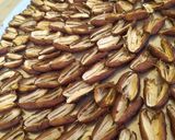 صورة لخطوة 2 من وصفة عجوه (تمر) بالسمسم 😋