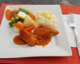 Foto del paso 6 de la receta: Exquisito pollo a la BBQ servido con vegetales